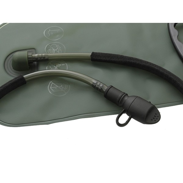 Rezervoár na vodu 8FIELDS Hydration Reservoir Bladder Bite Valve 2,5L - černý